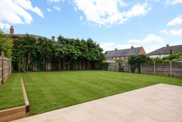 Poplar Road, Leatherhead, KT22, photo 3
