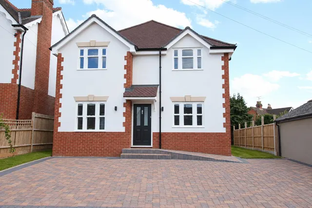 Poplar Road, Leatherhead, KT22, photo 1