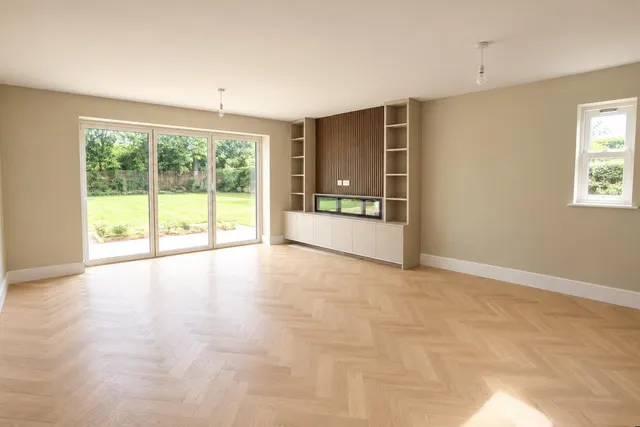 Poplar Road, Leatherhead, KT22, photo 2