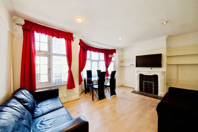 Longbridge Road, Barking, photo 1