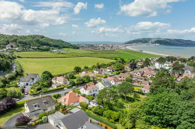 Photo 2 — Cwrt Bryn Y Bia, Llandudno, Conwy, LL30 3AU