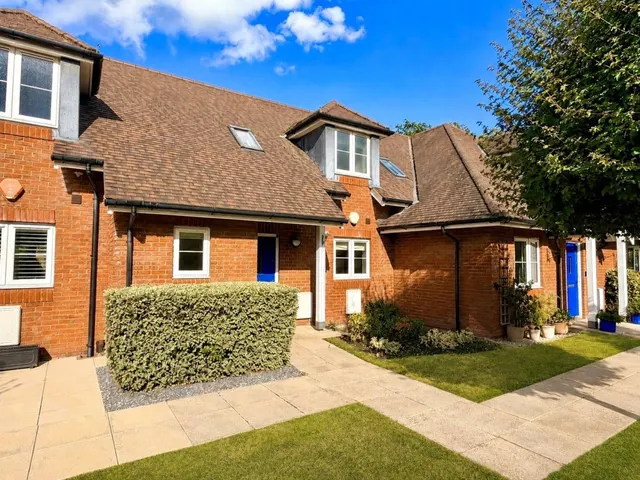 Pennington, Lymington, photo 1
