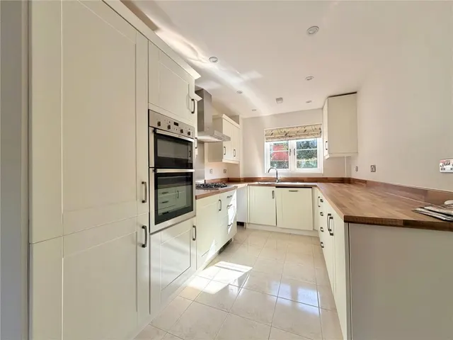 Pennington, Lymington, photo 2