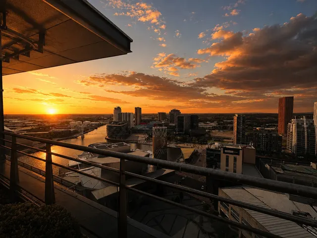 The Quays, Salford Quays, M50, photo 3