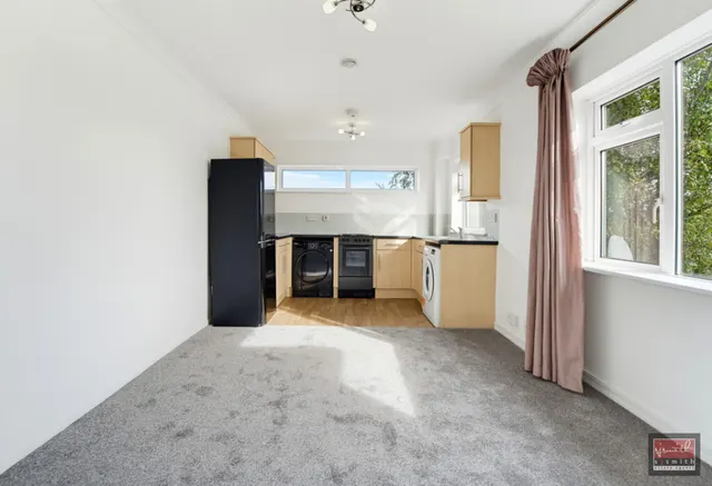 Lodge Way, Ashford, photo 3