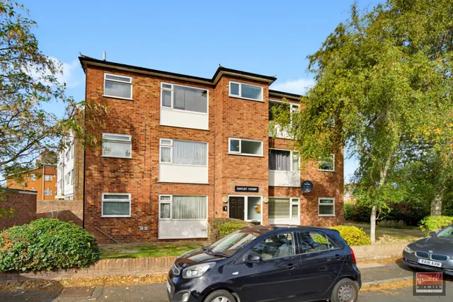Lodge Way, Ashford, photo 1