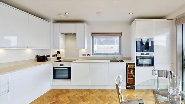 Commercial Road, Whitechapel, E1, photo 2
