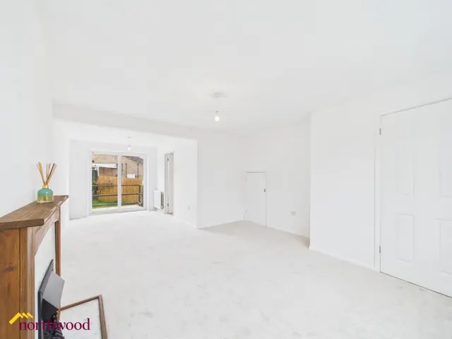 Blenheim Rise, Kings Sutton, OX17, photo 2
