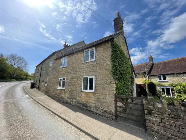 Salisbury Street, Marnhull, photo 1