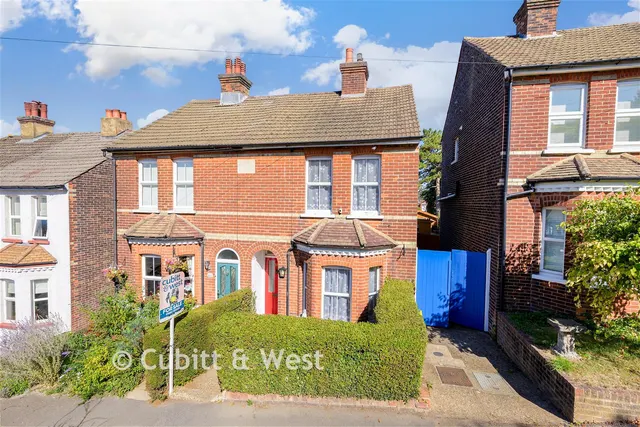 3 bedroom house, Beechwood Gardens, Caterham, CR3
