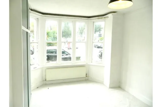 Photo 2 — Lyndhurst Road, Hove