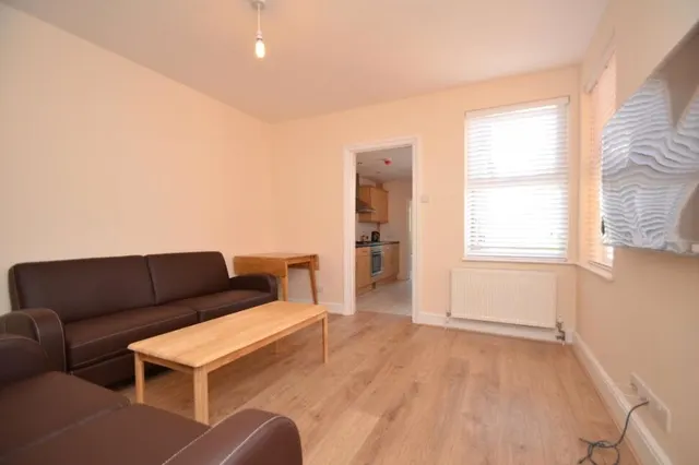 Hummer Road, Egham, TW20, photo 3