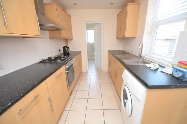 Hummer Road, Egham, TW20, photo 2