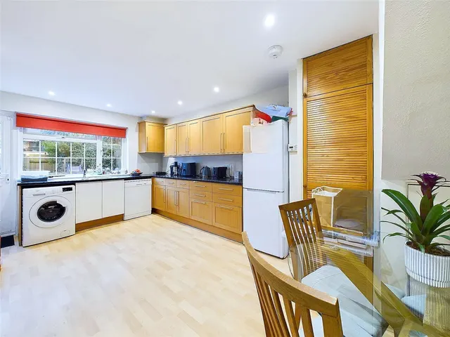 North Place, Teddington, TW11, photo 2