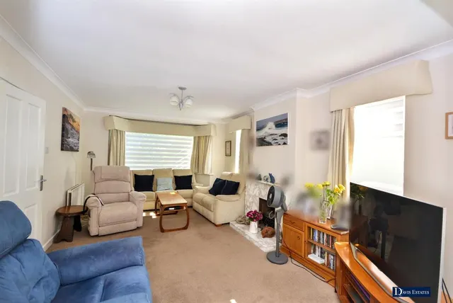 Nelwyn Avenue, Emerson Park, RM11, photo 2