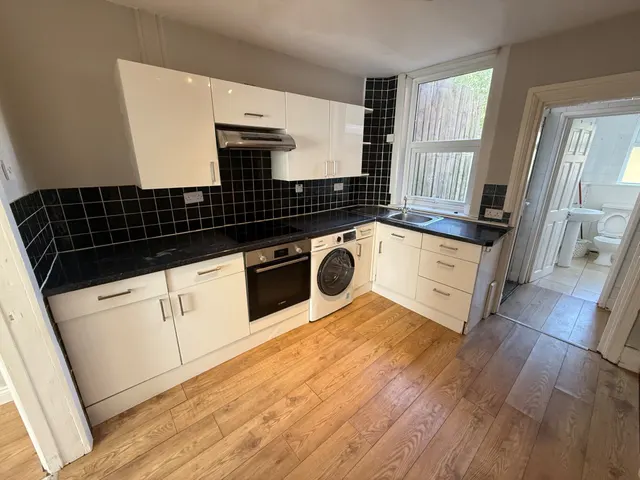 Merchant Street, Bulwell, NG6, photo 2