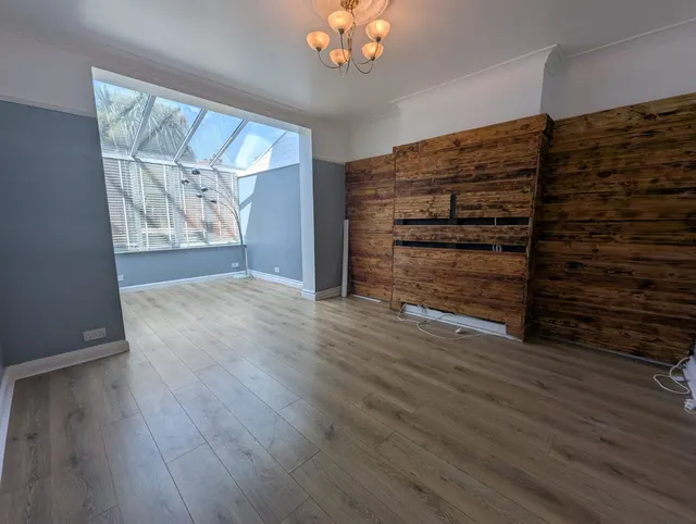 3 bedroom house — Thornton Heath, CR7