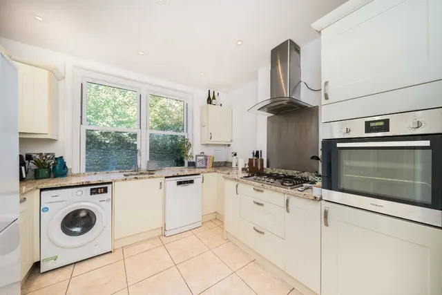 Compton Road, SW19, photo 3
