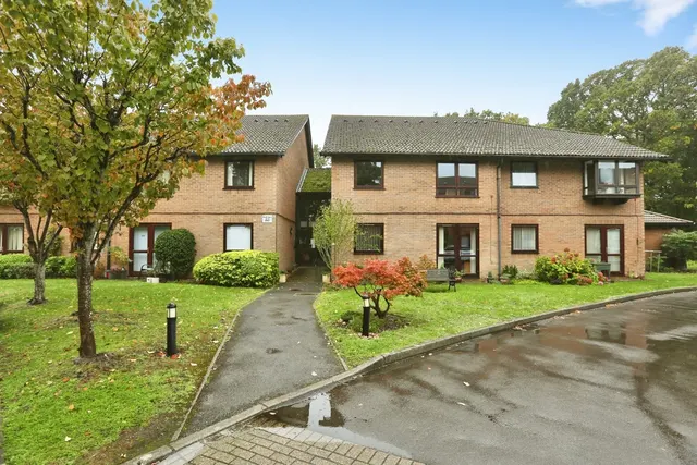 Old Common Gardens, Locks Heath, SO31, photo 1