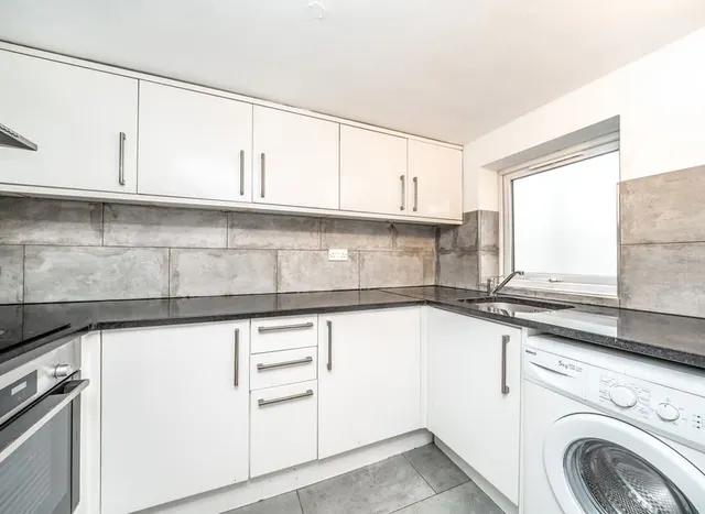 Photo 3 — St Margarets Road, Twickenham, TW1