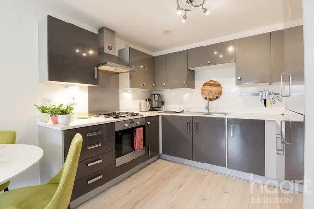 Blake Avenue, Basildon, SS14, photo 2