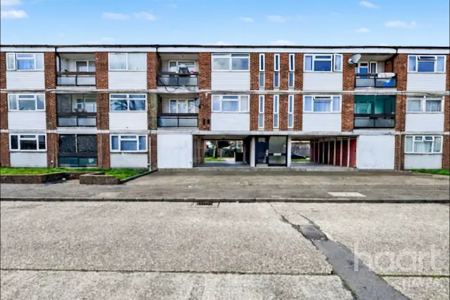 Perth Avenue, Hayes, UB4, photo 1
