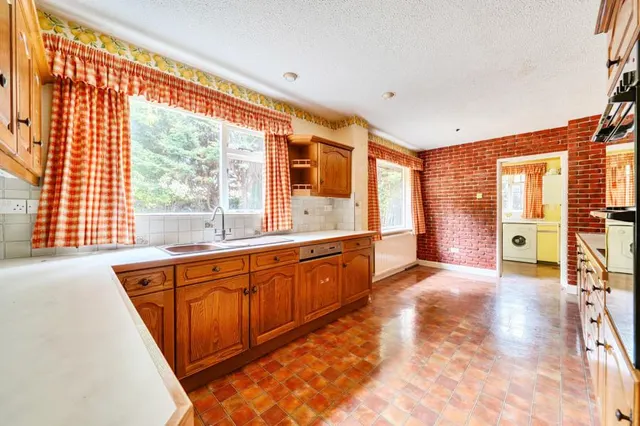 Perry Way, Lightwater, GU18, photo 2