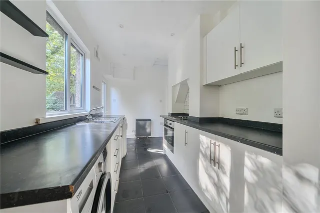 Salisbury Road, Marlborough, SN8, photo 2