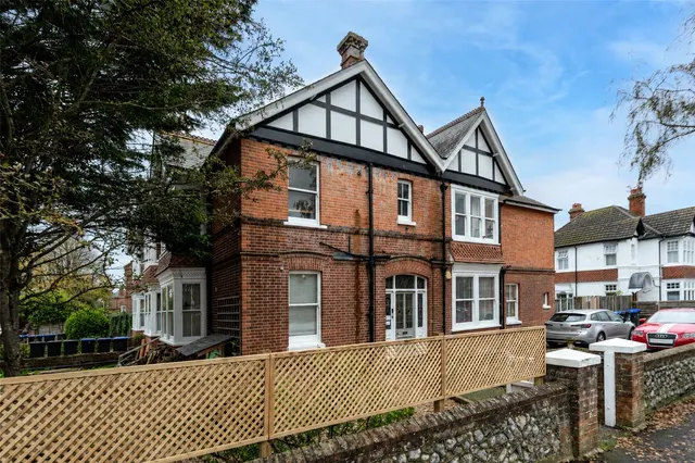 Cowper Road, Worthing, BN11, photo 1