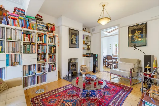 Latchmere Road, London, SW11, photo 2