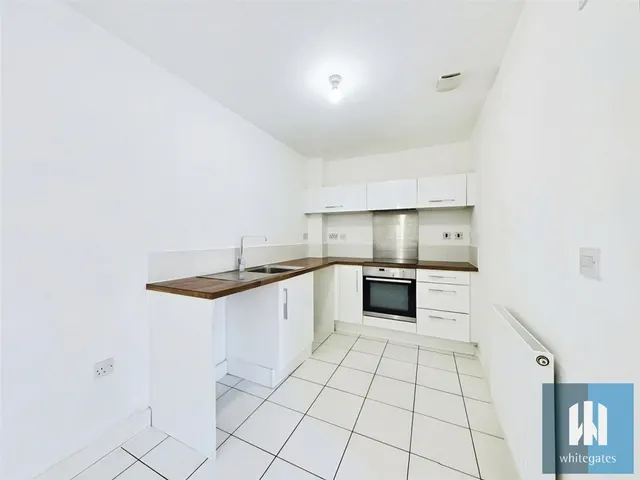 Stoborough Crescent, Pontefract, WF7, photo 2