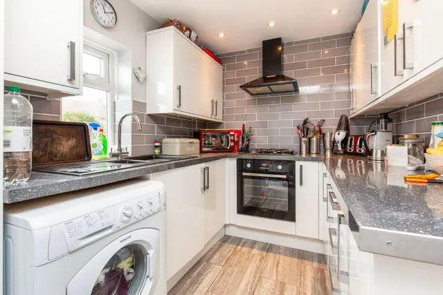 Queens Crescent, Eastbourne, BN23, photo 2