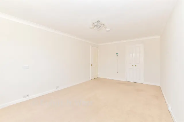 Henty Gardens, Chichester, PO19, photo 2