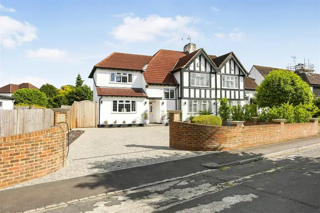 Nonsuch Walk, South Cheam, Cheam, Surrey, SM2 7NG, photo 1