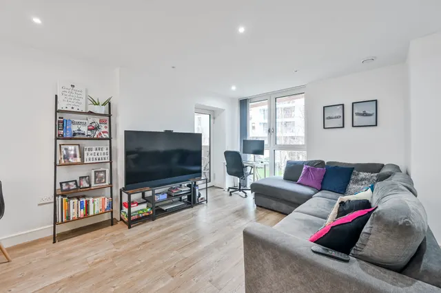 Photo 2 — Apartment 4, Lariat Apartments, 36 Cable Walk, London