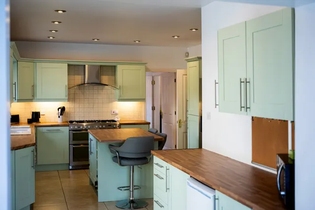Wallace Court, Cheslyn Hay, WS6, photo 3