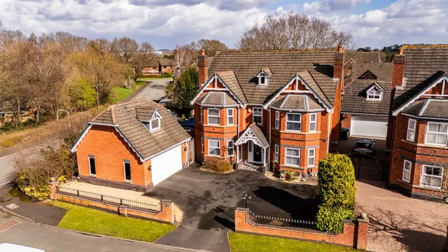 Wallace Court, Cheslyn Hay, WS6, photo 1