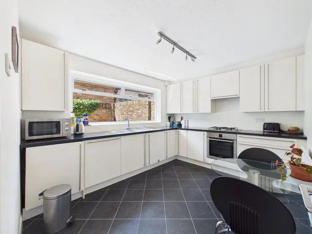 Chiltern Avenue, Amersham, HP6, photo 2