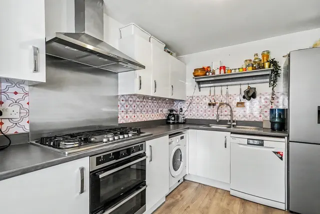 Photo 2 — Heathfield Lane, Birkenshaw BD11 2DP