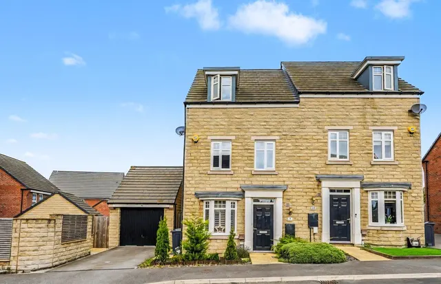Heathfield Lane, Birkenshaw BD11 2DP, photo 1