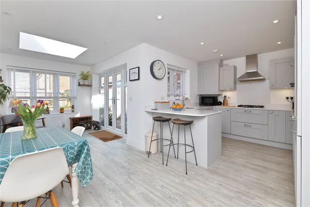Tennyson Way, Grayshott, GU26, photo 2