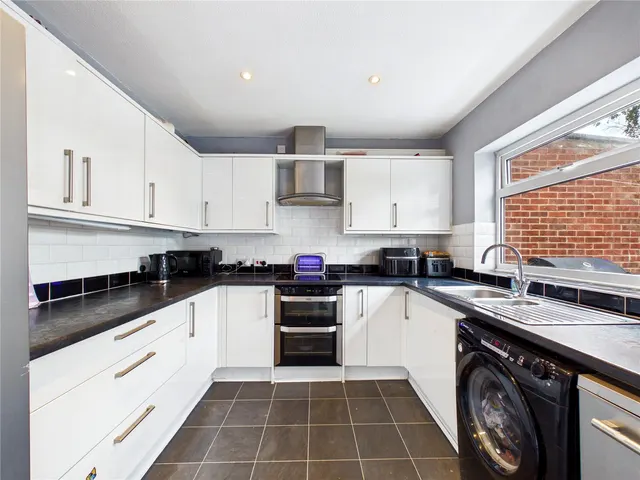 Bury Close, Marks Tey, CO6, photo 3