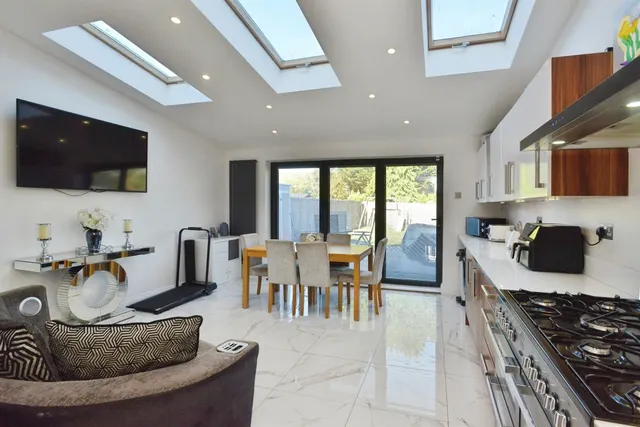 Whaddon Way, Bletchley, MK3, photo 1