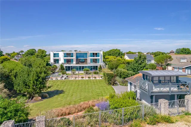 Exceptional, 319sqft Seafront Home with Striking Coastal Design, photo 1