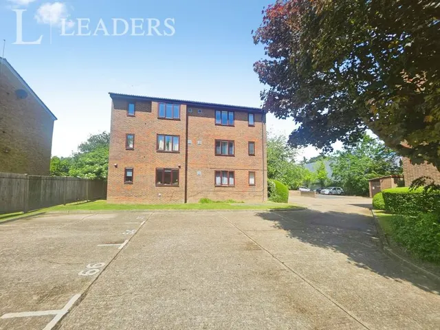 Swann Way, Broadbridge Heath, RH12, photo 2