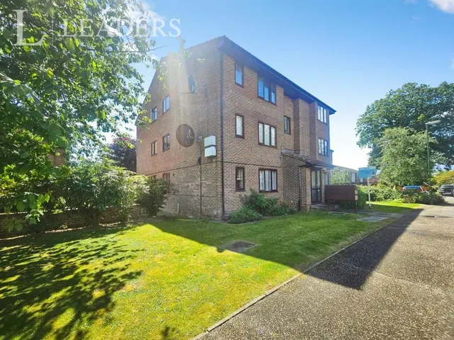 Swann Way, Broadbridge Heath, RH12, photo 1