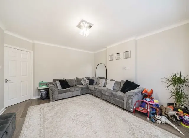 The Drive, Edgware, HA8, photo 2