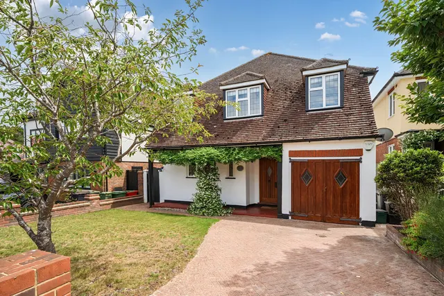 Photo 2 — Sandiland Crescent, Hayes, Kent, BR2