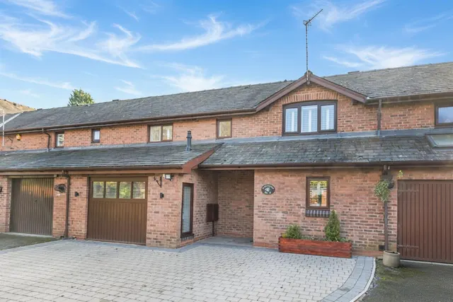Hollin Lane, Styal, SK9, photo 1