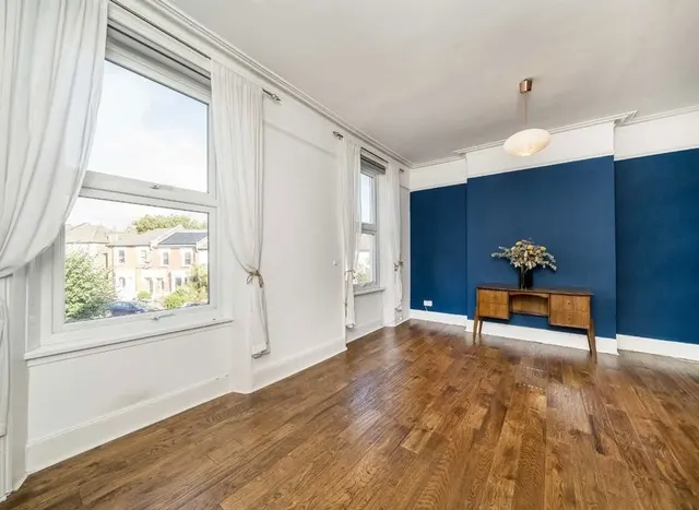 Photo 3 — Beatrice Road, Finsbury Park, N4